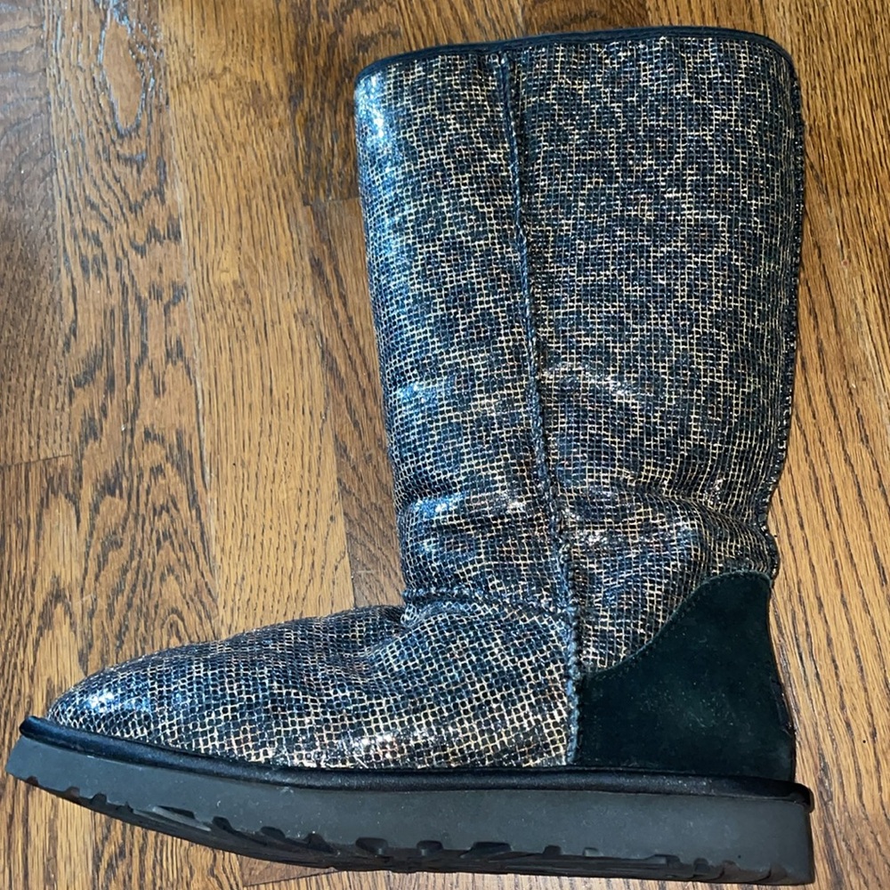 UGG Metallic Silver and Black Patterned Winter Boots - Picture 8 of 16